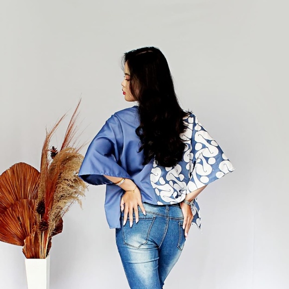 0117/ Petite Style Top . Blue White Batik Pattern Cropped Kaftan - Picture 2 of 8